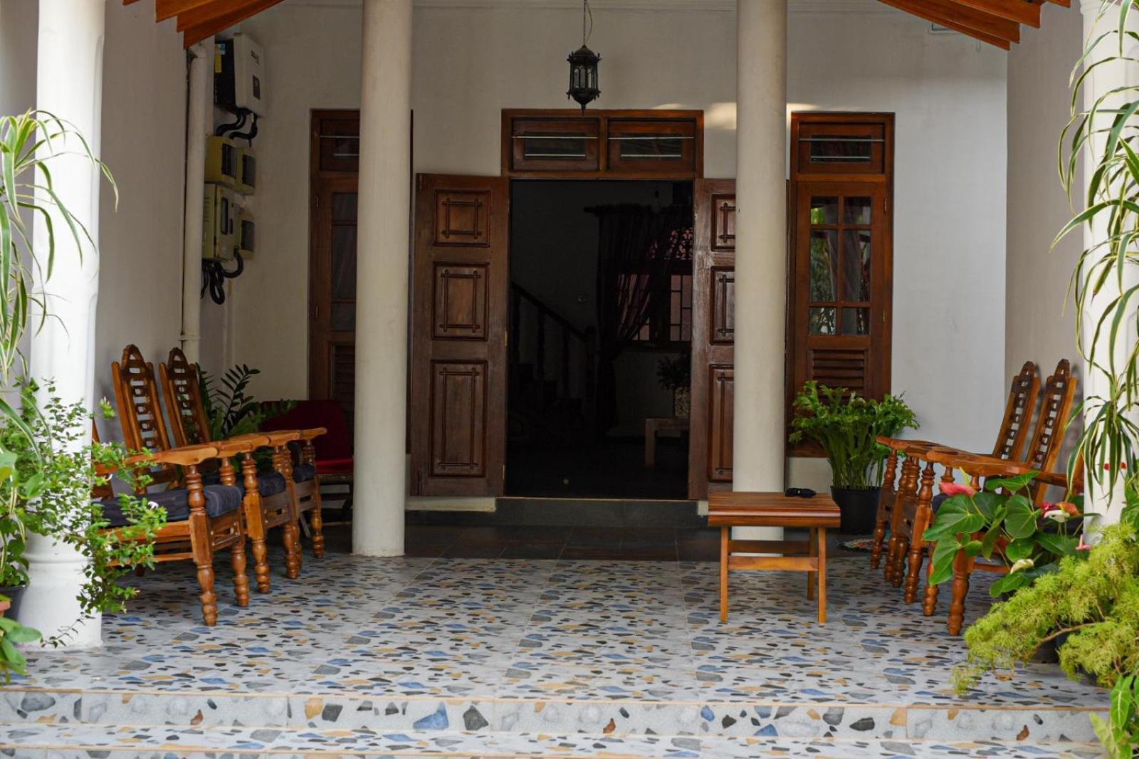 4Ty Two Homestay Галле Экстерьер фото
