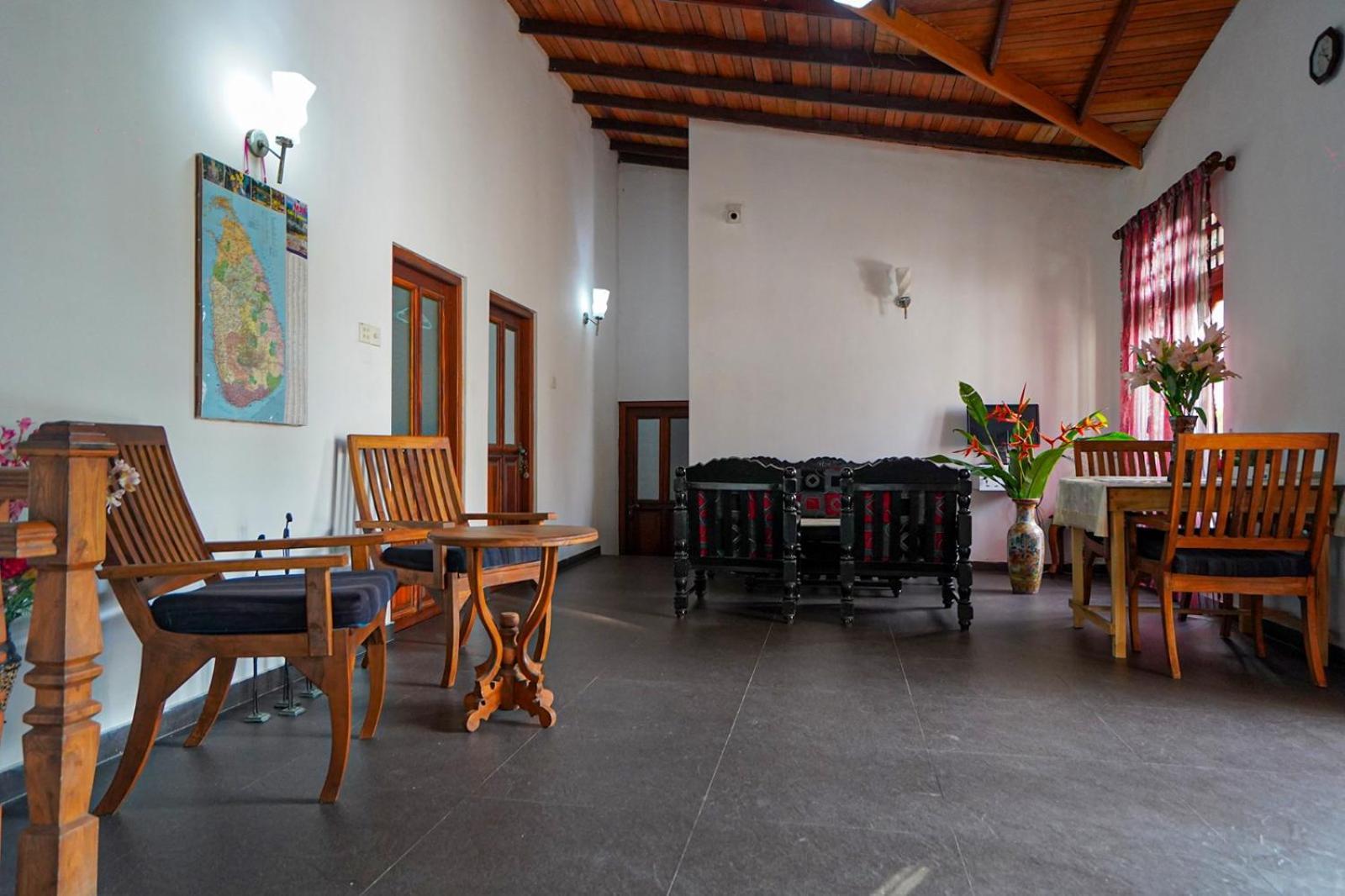 4Ty Two Homestay Галле Экстерьер фото